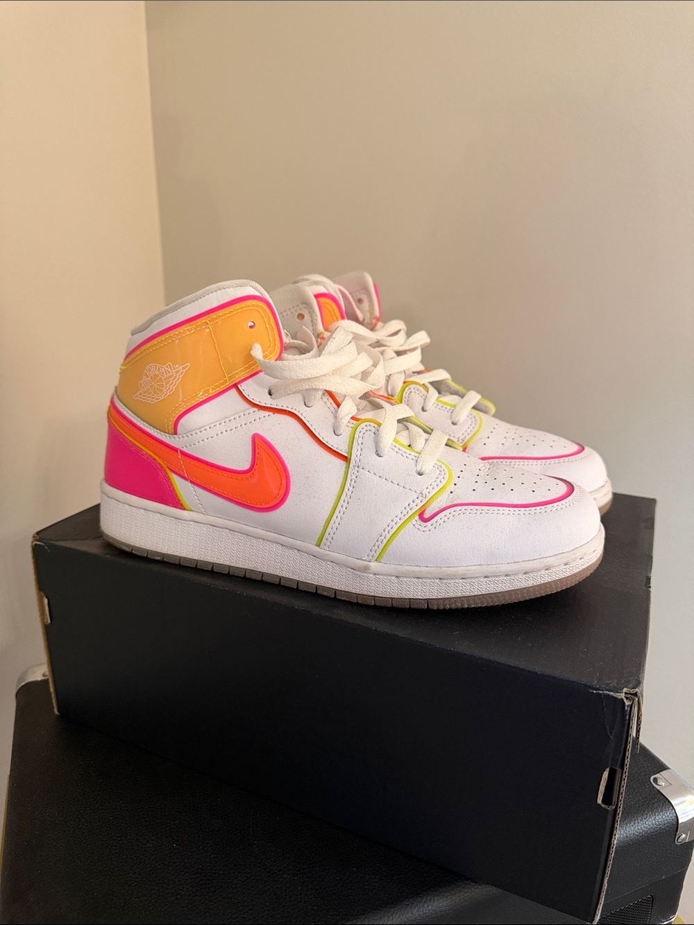 Nike Air Jordan 1 Mid Edge Pink Crimson